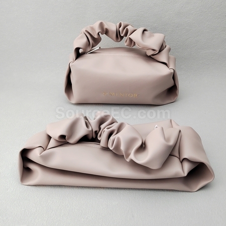 logo bag, gift bag, custom paper bag, drawstring bag, drawstring pouch, hand bag, travel bag, briefcase, folio, laptop bag, backpack, shoulder bag, storage bag, zipper bag, cosmetic bag, shopping bag, thermal bag, food bag, sports bag, fanny pack, waist pack, non-woven bag, recyclable bag, tote bag, canvas bag, shopping trolley, camera case bag, corporate gifts, premium gifts, gift supplier, promotional gifts, gift company, souvenirs, stationery, gift wholesale, gift ideas