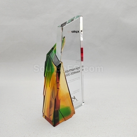 crystal gift, crystal souvenir, crystal trophy, crystal trophy cup, crystal medal, crystal plaques, crystal paper weight, colorful glass trophies, engraved crystal, 3D crystals, corporate gifts, premium gifts, gift supplier, promotional gifts, gift company, souvenirs, stationery, gift wholesale, gift ideas