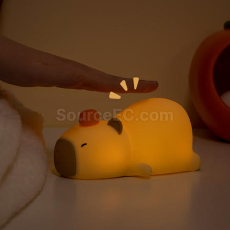 Papa Capybara Patting Night Light