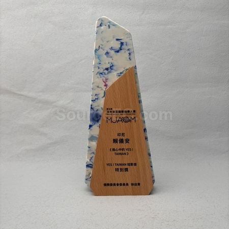 crystal gift, crystal souvenir, crystal trophy, crystal trophy cup, crystal medal, crystal plaques, crystal paper weight, colorful glass trophies, engraved crystal, 3D crystals, corporate gifts, premium gifts, gift supplier, promotional gifts, gift company, souvenirs, stationery, gift wholesale, gift ideas