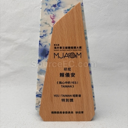 crystal gift, crystal souvenir, crystal trophy, crystal trophy cup, crystal medal, crystal plaques, crystal paper weight, colorful glass trophies, engraved crystal, 3D crystals, corporate gifts, premium gifts, gift supplier, promotional gifts, gift company, souvenirs, stationery, gift wholesale, gift ideas