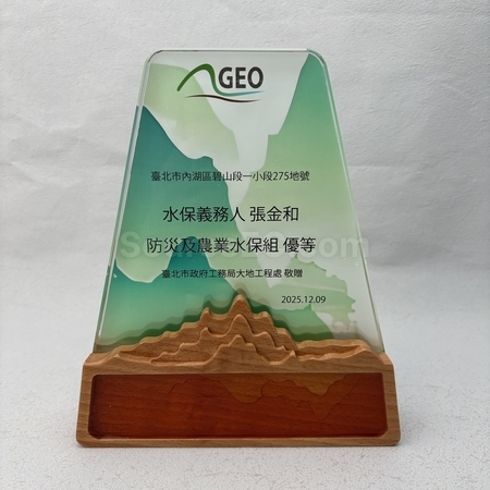 crystal gift, crystal souvenir, crystal trophy, crystal trophy cup, crystal medal, crystal plaques, crystal paper weight, colorful glass trophies, engraved crystal, 3D crystals, corporate gifts, premium gifts, gift supplier, promotional gifts, gift company, souvenirs, stationery, gift wholesale, gift ideas
